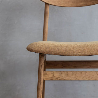 座面は程よいクッション性があります。