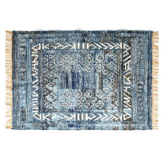 こちらの商品はデニムのはぎれの風合いが特徴になっています。 製品の特性上、本体から糸や生地の飛び出しがございますが不良品ではございませんので、予めご了承ください。