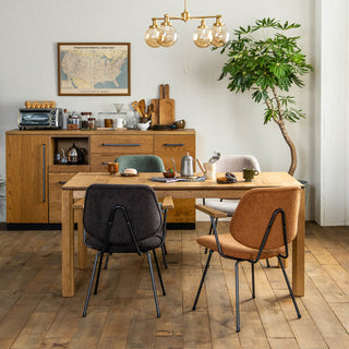 ミッドセンチュリーデザインをベースにしたチェア。