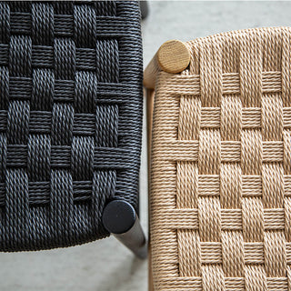 ニットのような規則正しい凹凸が美しい、平編みの座面。