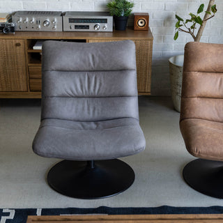 広めの座面でゆったりとくつろげる座り心地が特徴。