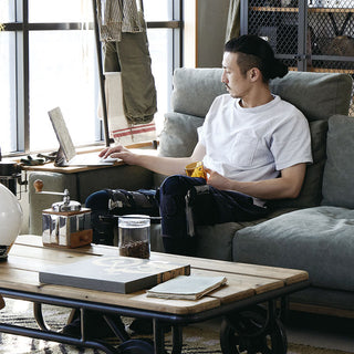 お昼太陽光で見たときのソファのイメージです。