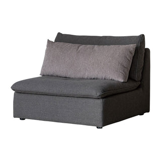 贅沢なくつろぎを感じられるソファ。