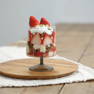 デザートを楽しむのにもピッタリな形。盛り付けるだけで喫茶店のような佇まいに!