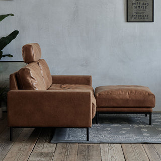 スツールとヘッドレストを一緒に使うと、体をしっかり預けられます。(別売)