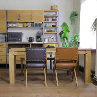 照明や自然光の下では、商品の色味や質感が異なって見えることがあります。