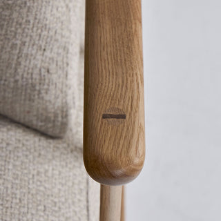 肘の部分も丸みのあるデザインに。