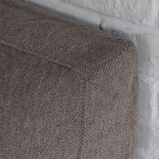 表面が柔らかい肌触りの生地です。