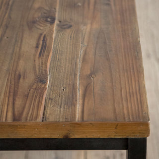 古材の風合いを残すために、ラッカー塗装を施しワックスで仕上げています。