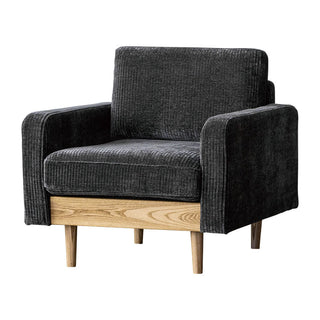 モダンな佇まいと木の優しい風合いが感じられるソファ。