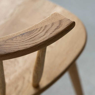 ハーフアームなので肘を置いてリラックスできます。