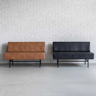 キャメルとブラックの2色展開です。