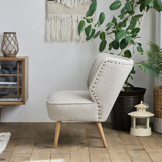 アンティークチェアをモチーフにしたソファ。