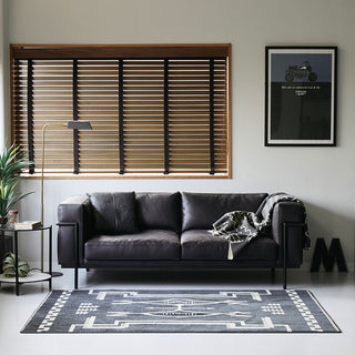 重厚感のあるクッション、すっきりとしたスチールフレームのバランスが絶妙。