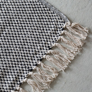 リサイクルコットン100%で作られた、柔らかな肌触りのマルチカバー。