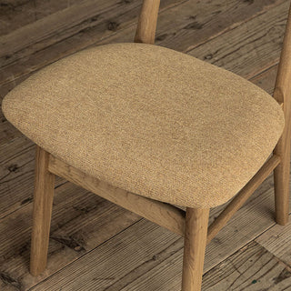 座面は広く、安定感がありゆっくり座ることが出来ます。