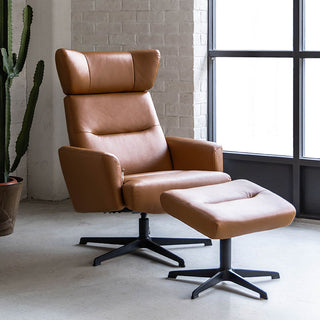 レバーを引けば背もたれがスムーズに傾く、リクライナー機能を搭載しています。