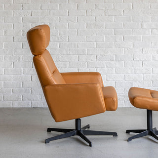 Hiタイプのヘッドレストは前方無段階の角度調節と4段階の高さ調節が可能です。