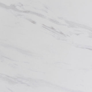 清楚でエレガントな印象のホワイト。