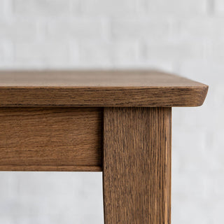 天板の角は丸く仕上げています。