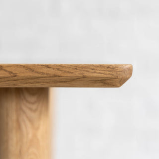 テーブルの角も丸くデザインされています。