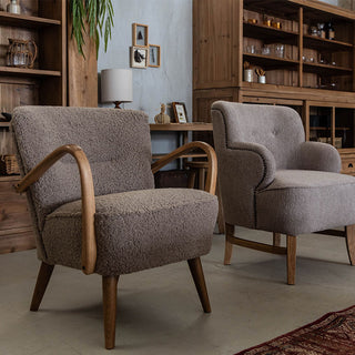 古き良き時代に思いを馳せる、穏やかな時間を運んでくれそうなソファ。