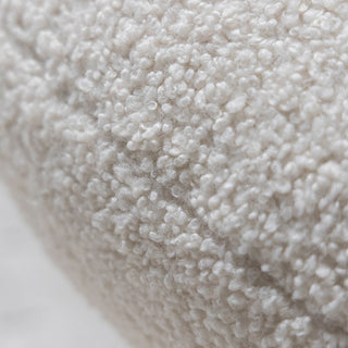 立体感のあるモコモコ素材は、柔らかく心地よい肌触りです。