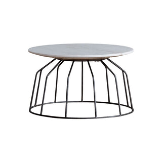 スリムなスチールを複数あしらった抜け感のあるスタイリッシュなデザイン。