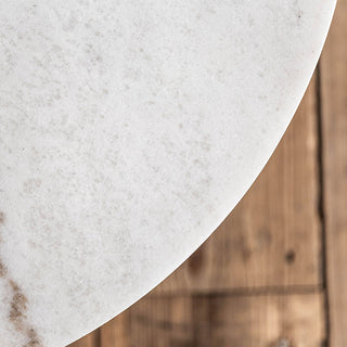 天板は天然大理石を使用。※模様の入り方が個体によって異なります。