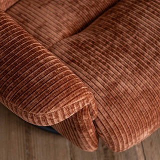 太い畝のジャガード生地を採用。