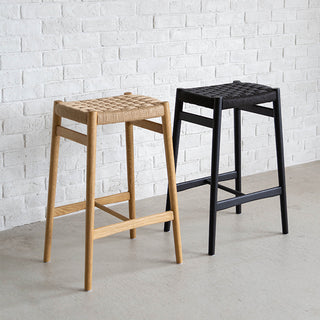 カラーは、ブラックとライトブラウンの2色。