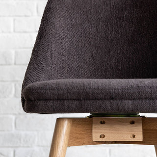 座面には回転機能が付いてます(イメージはチャコールグレー使用)