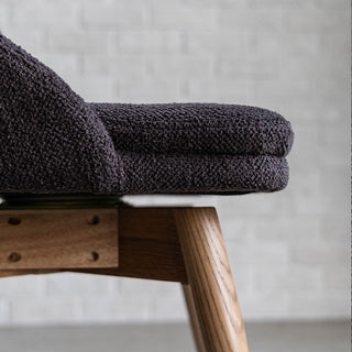 省スペースで簡単に立ち座りが出来ます