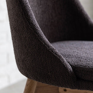 丸みのあるフォルムは優しい印象を与えてくれます