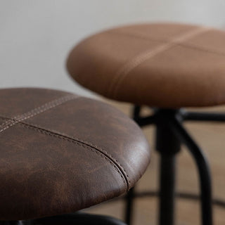 カラーはキャメル、コーヒーの2色。