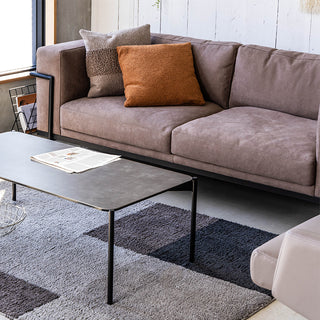 肘にもたれかかるデザインで、好きな体勢でくつろぐことができます。