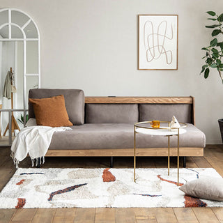 座面の奥行、クッションの位置を変えて脚を伸ばしたり横になったりしてくつろげます。