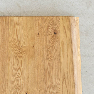 節部分の凹凸や形など一枚一枚の表情が異なるのもライブエッジならではの魅力です。