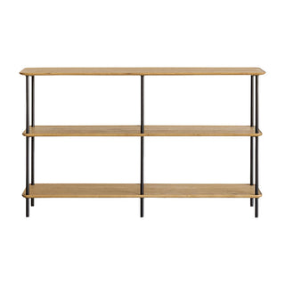 3段式のシェルフ。