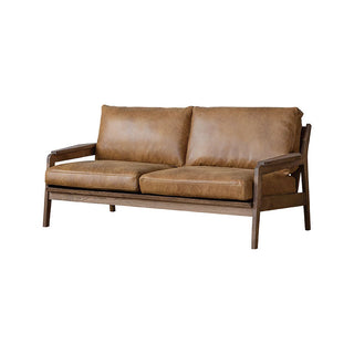 重厚感のある佇まいでお部屋の主役になるソファです。