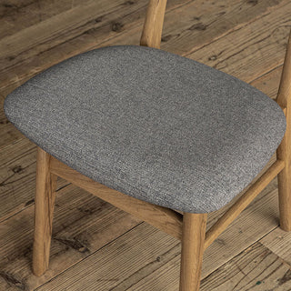 座面は広く、安定感がありゆっくり座ることが出来ます。