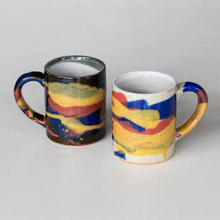 鉄分を含んだ土を使用しているため、内側には黒い斑点が出ます。