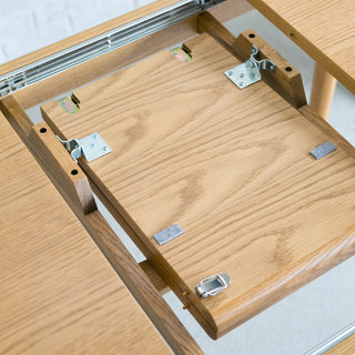 伸長用天板は本体内部に固定されているので、出し入れ簡単◎