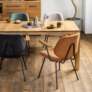 当時をイメージしたレトロさ とモダンな雰囲気を取り入れました。