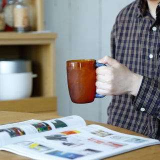 大きめの持ち手なので、男性の手でもしっかりホールド可能。