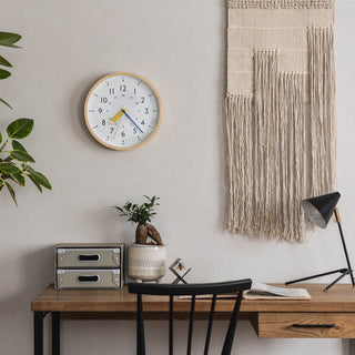 インテリアに馴染みやすい木製の北欧風デザイン。