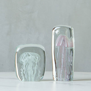 浮遊感をより演出する、ツイストした触手がアクセントに