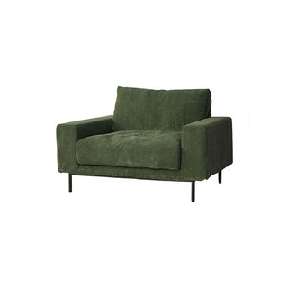 身体に馴染むように、くったりと沈み込む座り心地が特徴のソファ。