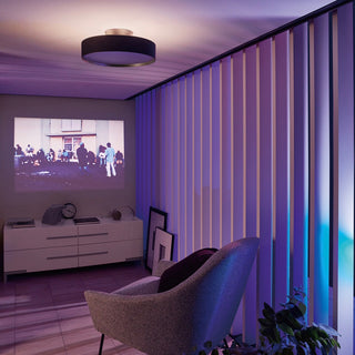 アッパーライトのみ点灯し、間接照明のような使い方も。