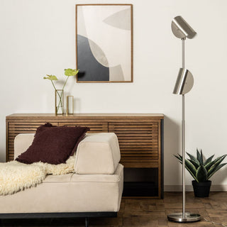 消灯時はニッケルメッキの無機質なカラーが引き立ちます。